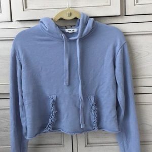 Cropped hoodie with ruffle pocket